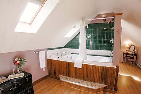 Honeymoon Suite