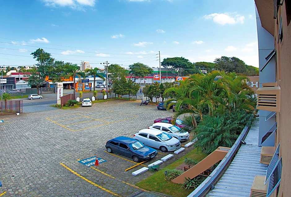Lira Hotel