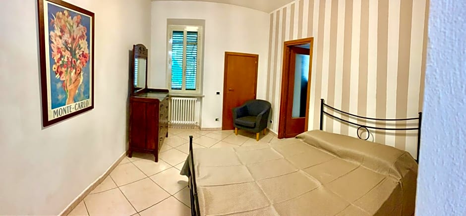 ROOM IN VILLA -Livorno - Montenero