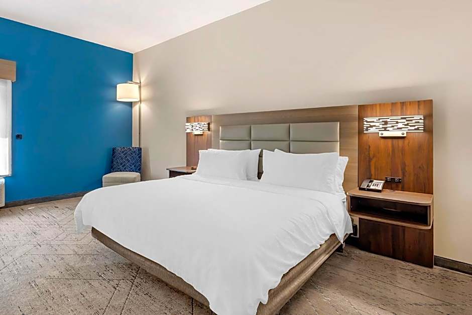 Holiday Inn Express & Suites Antioch By IHG