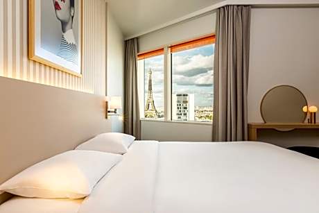 Studio with Eiffel Tower View