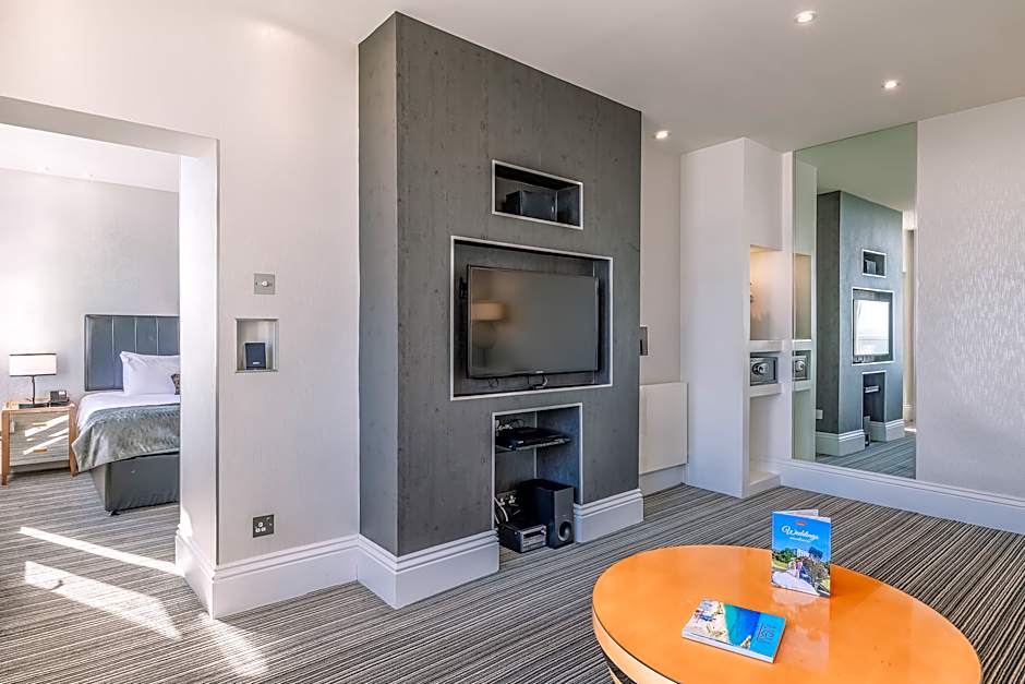 Photo 1 of 6 of Suite