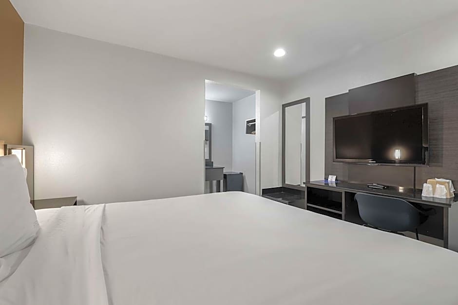 Studio 6 Suites Escondido, CA