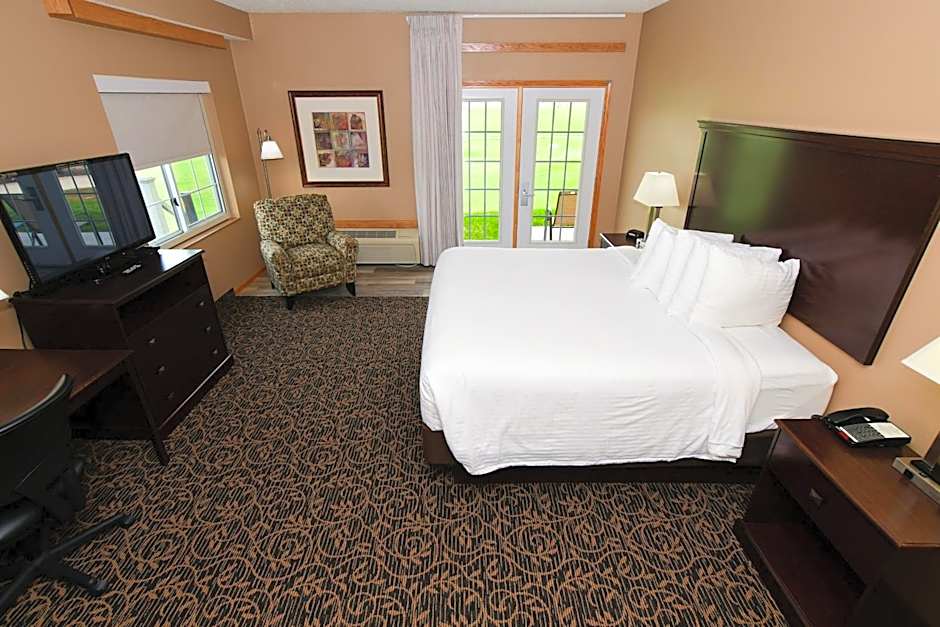 Cobblestone Inn & Suites - Denison | Majestic Hills