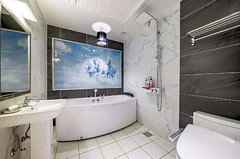 Zara Hotel Peace Square