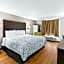 Red Roof PLUS+ & Suites Atlanta Airport South
