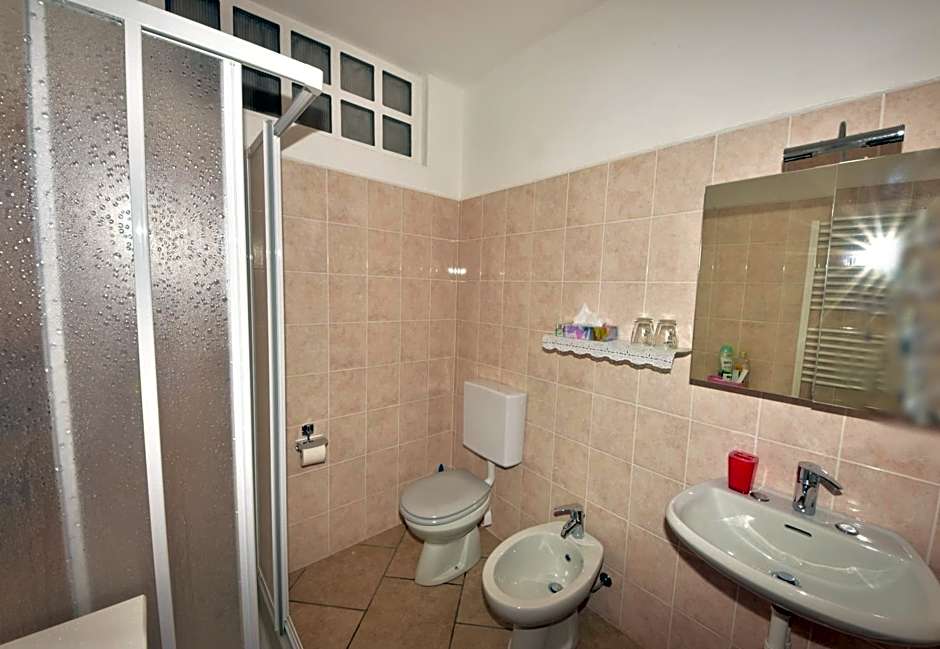Hotel Diffuso Il Portichetto sulla collina a Vezio Perledo
