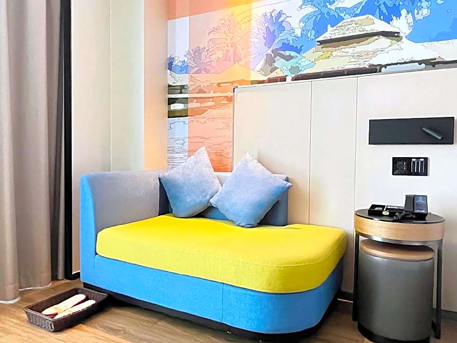 Hampton by Hilton Qionghai Railway Station
