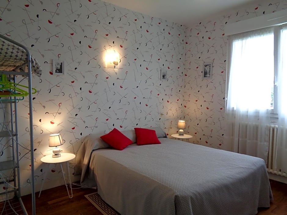 Chambre d'hôte Les Sapins – Pontorson, IA