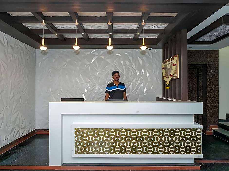 FabHotel Savi Inn - Nr. Mantri Square Mall