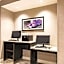 La Quinta Inn & Suites by Wyndham Cincinnati Sharonville