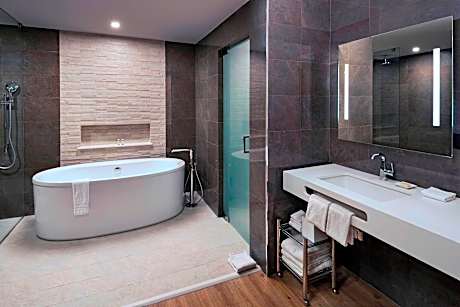 Suite, 1 King Bed