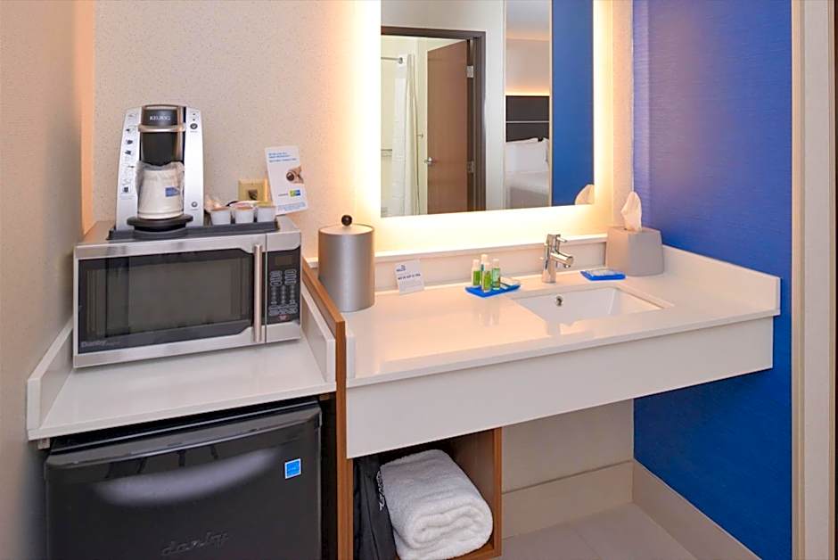 Holiday Inn Express Wixom By IHG