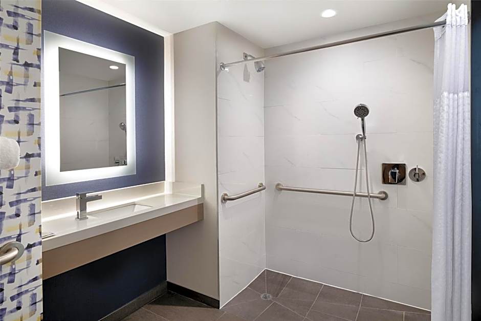 DoubleTree by Hilton Long Island City, NY