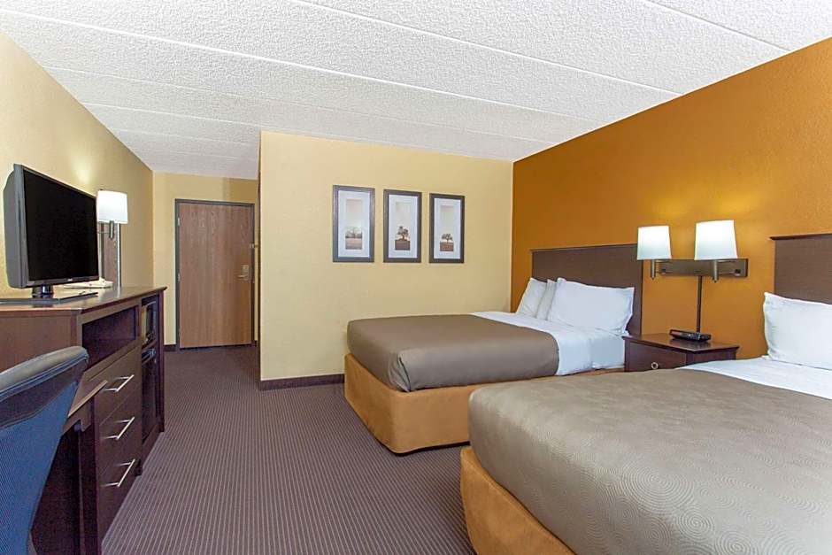 AmericInn by Wyndham West Bend