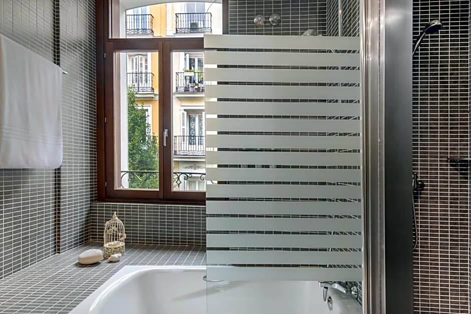 AC Hotel by Marriott Recoletos