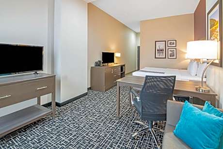 1 King Bed Executive Room Non-Smoking