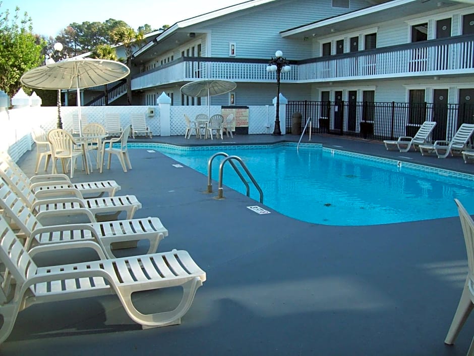 Days Inn by Wyndham Savannah Airport