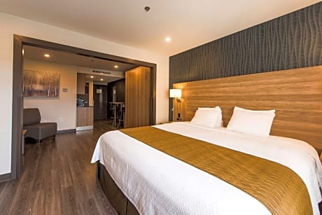 Suite with King Bed and Queen Wall Bed