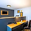 Best Western Plus Suitcase Paris La Defense