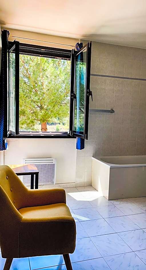 LOGIS HOTEL & RESTAURANT L'ETAPE Bouc Bel Air - Gardanne