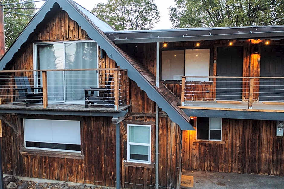 Basecamp Lodge