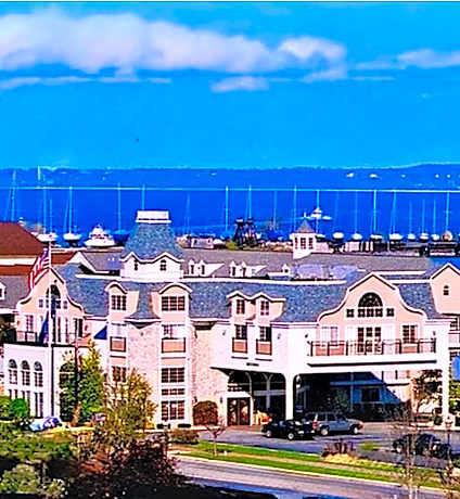 Hamilton Inn Select Beachfront Mackinaw City
