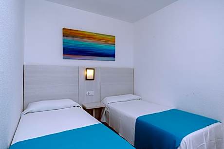 TWO BEDROOMS  APARTMENT 4 ADULTS