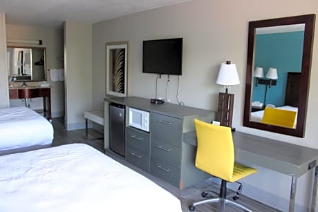 Queen Room with Two Queen Beds - Non-Smoking