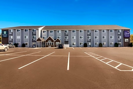 Sleep Inn & Suites Clarion, PA near I-80