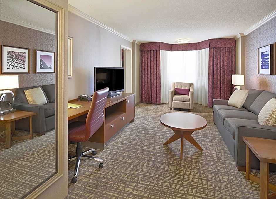 DoubleTree by Hilton West Edmonton