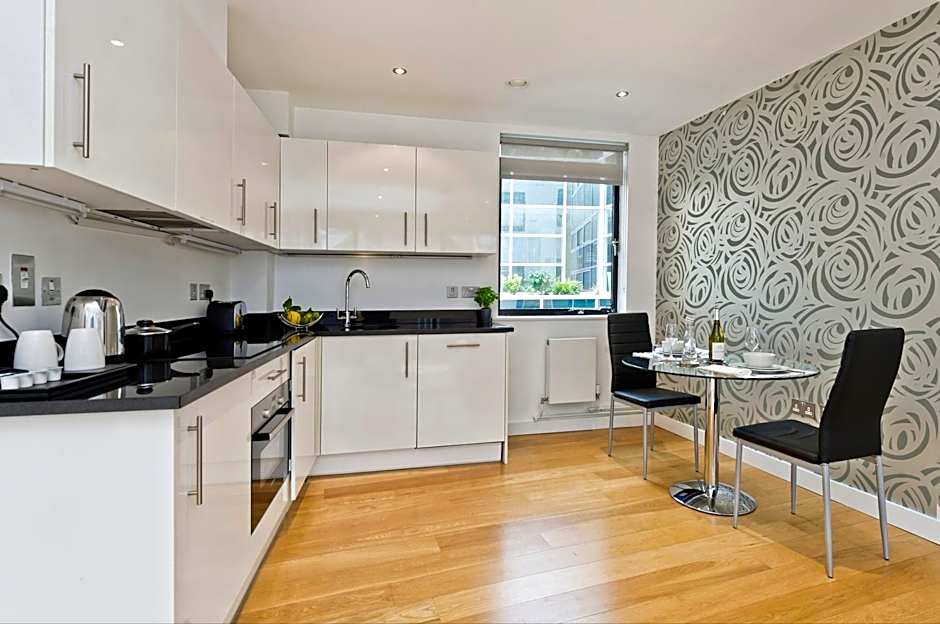 Red Lion Court by City2Stay