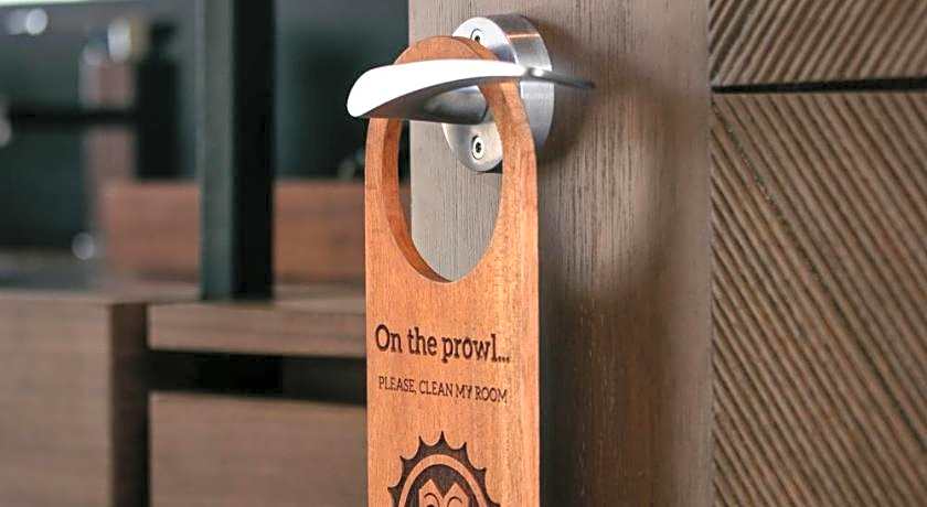 The Funny Lion - Puerto Princesa