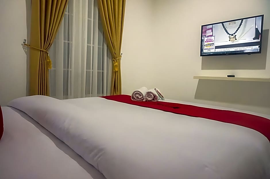 RedDoorz near Araya Family Club House