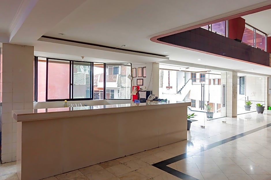 RedDoorz near Sukabumi Station 2