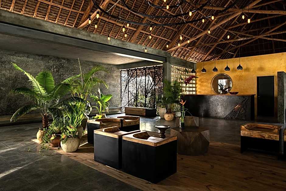 Casa Beach Hotel "Casa Del Mar"