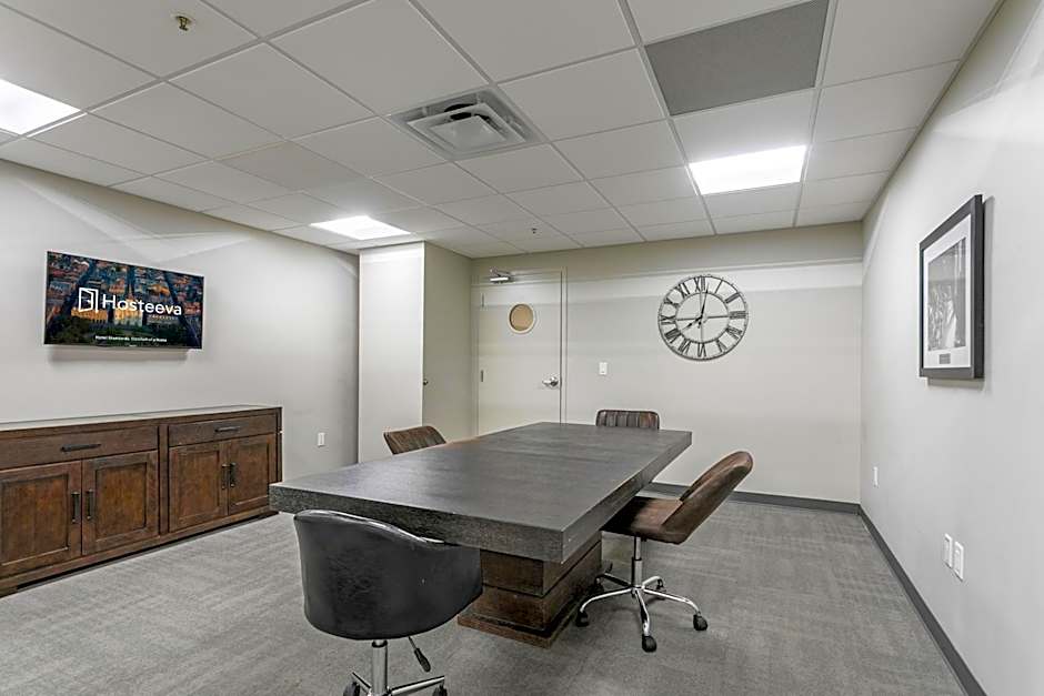 Spacious 4BR Luxury Condo Steps to French Quarter