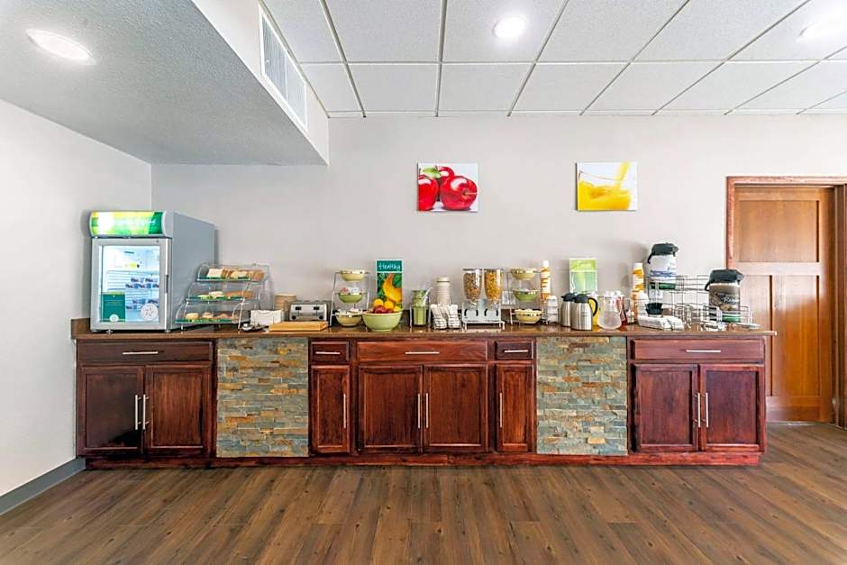 Quality Inn & Suites Vandalia near I-70 and Hwy 51
