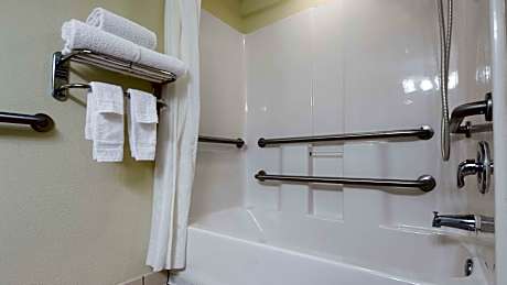 2 DOUBLE BEDS,MOBILITY ACCESSIBLE,BATHTUB,SOFABED,NSMK,FULL BREAKFAST