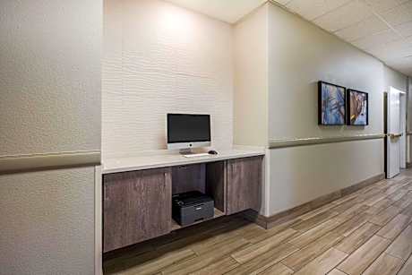 La Quinta Inn & Suites by Wyndham Newport