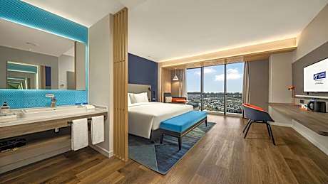 Standard King Room with River View