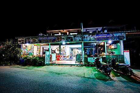 Khaosok Secret Hostel