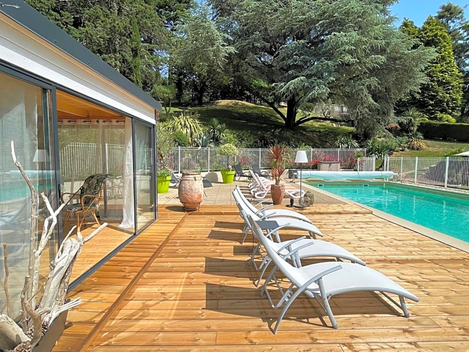Maison d'hôtes et gîtes La Chouannerie à côté du parc du Puy duFou