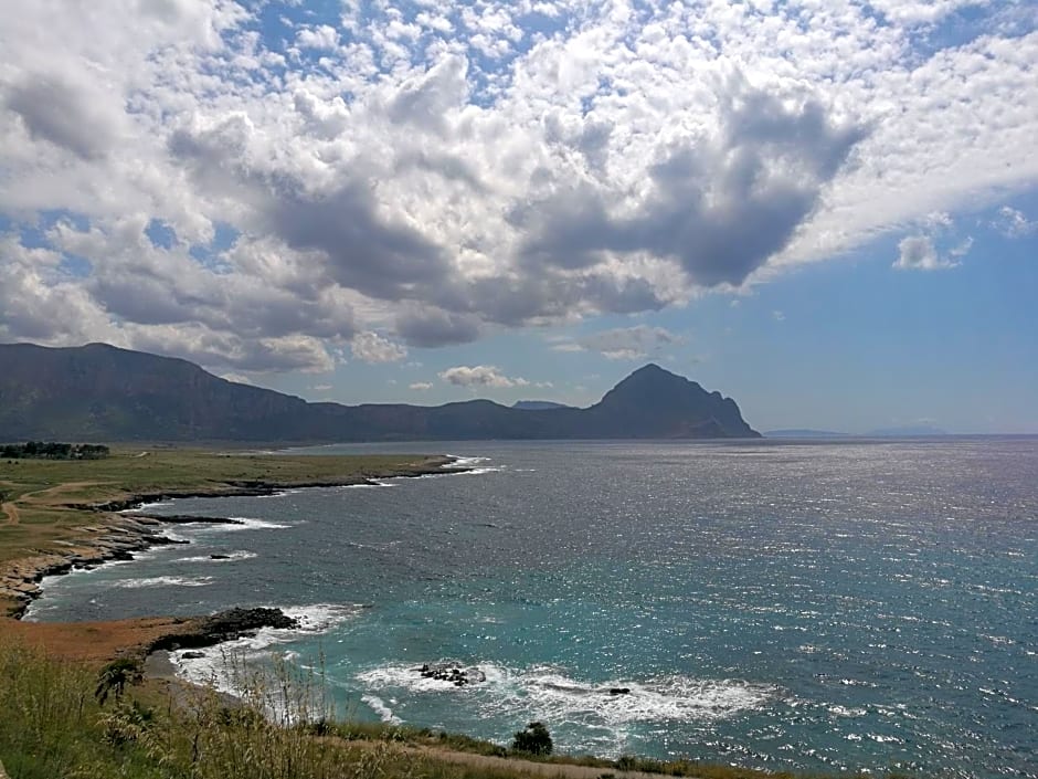 Area12 B&B – Trapani, CA
