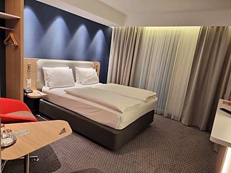Standard Queen Room with Walk-In Shower