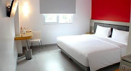 Smart Queen Room
