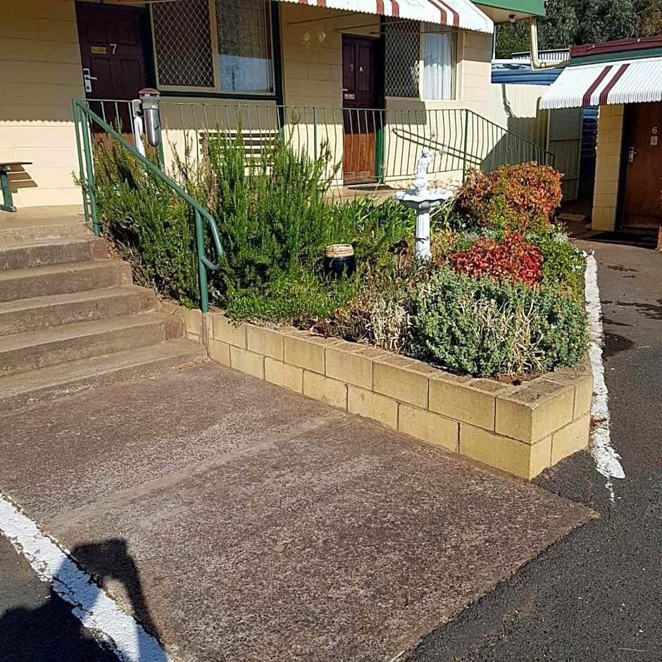 Golden Peak Motel PeakHill
