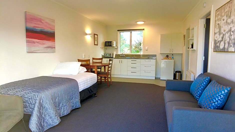 554 Moana Court Motel