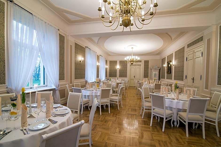 Pałac w Orli - pokoje, restauracja