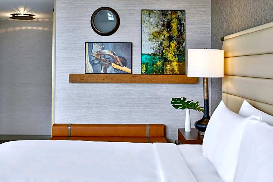 Renaissance Mobile Riverview Plaza Hotel